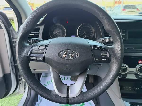 Hyundai Elantra GLS 2019 - GCC Specs - Excellent Condition