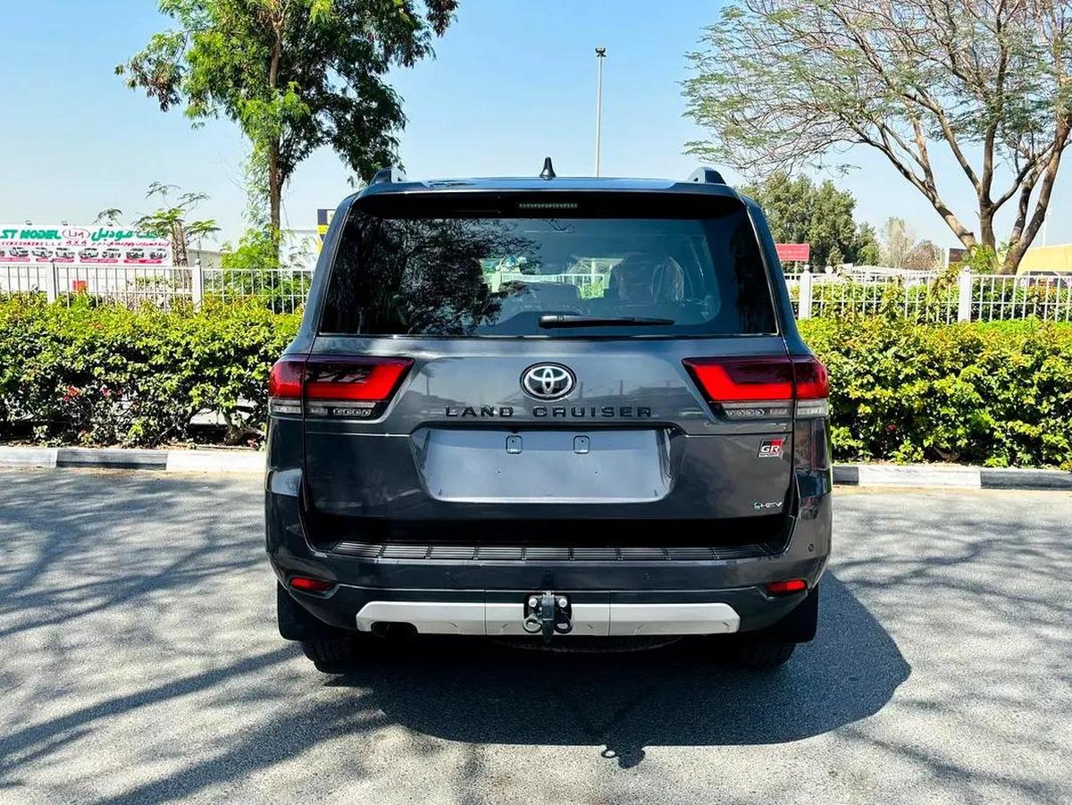 TOYOTA LAND CRUISER GR 3.5L HEV 2025-12-12