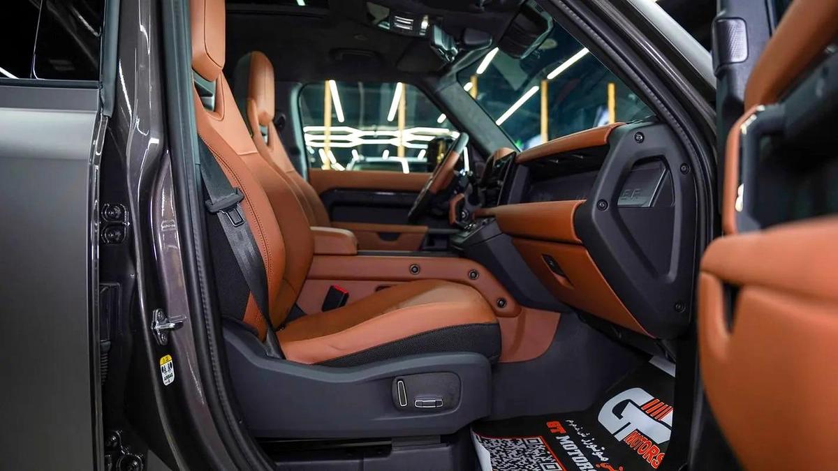 2025 Land Rover Defender 110 Octa - Brand New-10-10