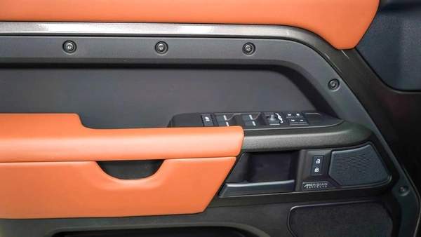 2025 Land Rover Defender 110 Octa - Brand New