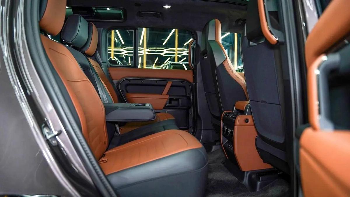 2025 Land Rover Defender 110 Octa - Brand New-16-16