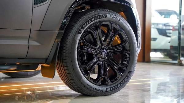 2025 Land Rover Defender 110 Octa - Brand New