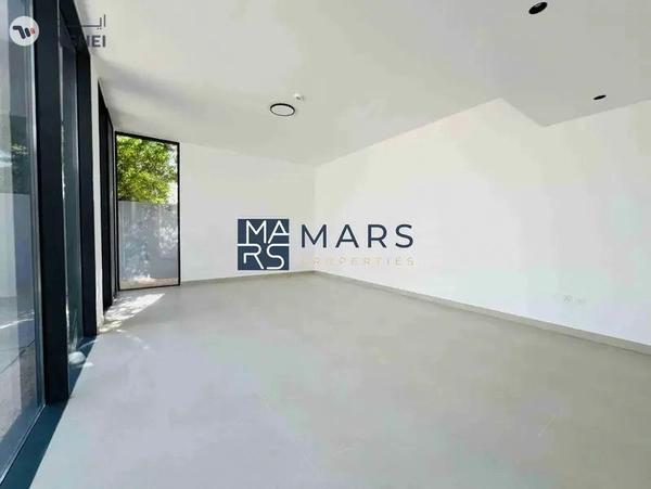 4badroom villa with pool available for rent in masaar