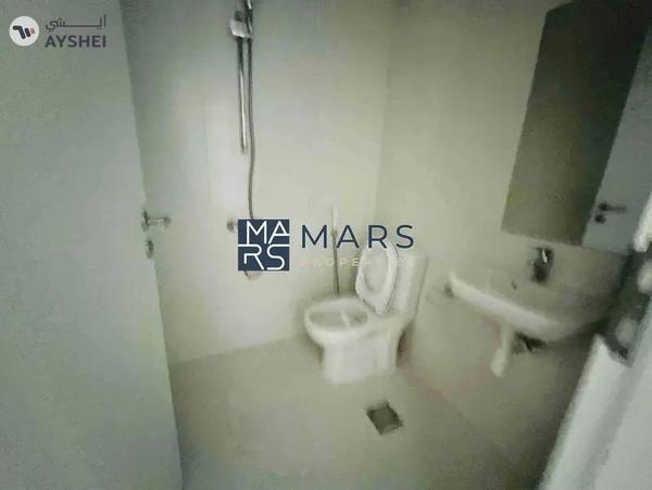 4badroom villa with pool available for rent in masaar