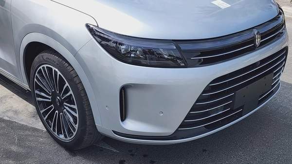 AITO M7 (Silver)