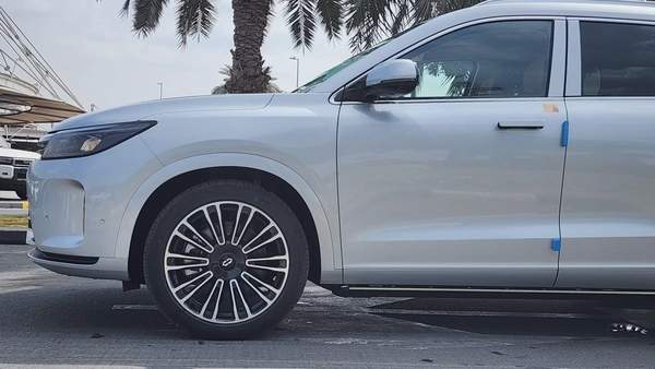 AITO M7 (Silver)