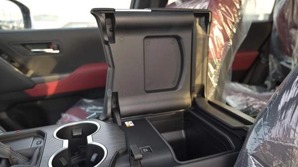 TOYOTA LAND CRUISER 300 HEV 3.5 VXR-HI | 2025 | HYBRID | FULL OPTIONS