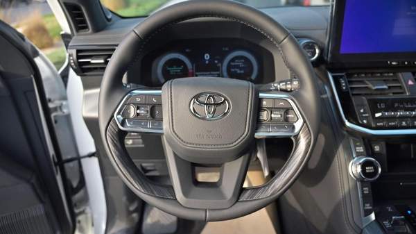 TOYOTA LAND CRUISER 300 HEV 3.5 VXR-HI | 2025 | HYBRID | FULL OPTIONS