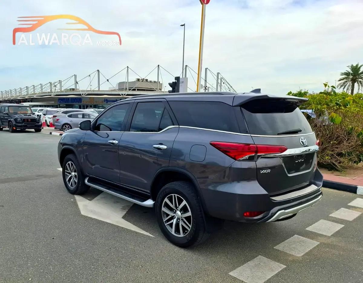 Toyota Fortuner VXR-10-10