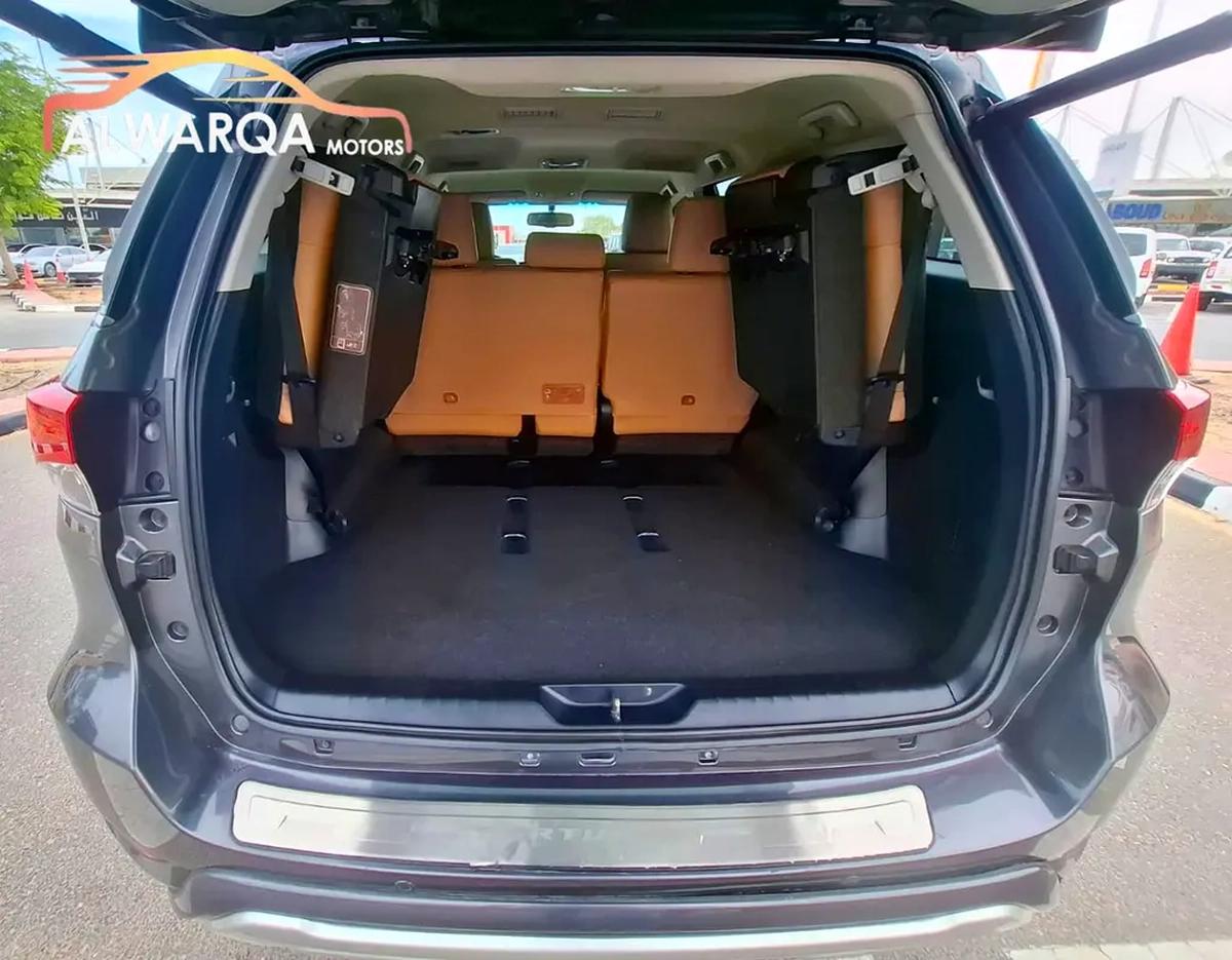 Toyota Fortuner VXR-8-8
