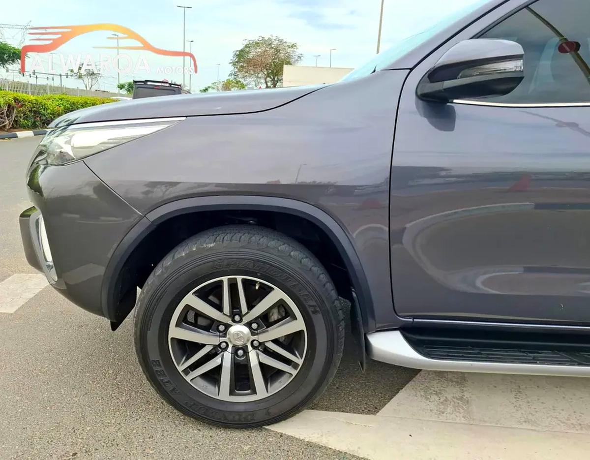 Toyota Fortuner VXR-14-14