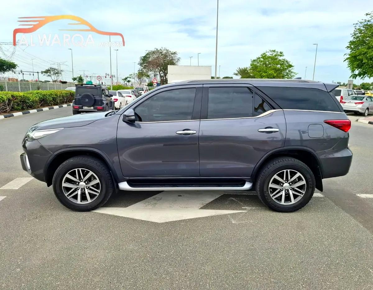 Toyota Fortuner VXR-9-9