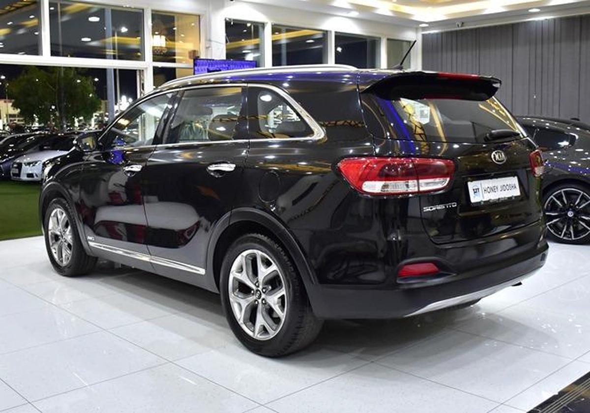 KIA Sorento AWD V6 ( 2016 Model ) in Black Color GCC Specs-3-3
