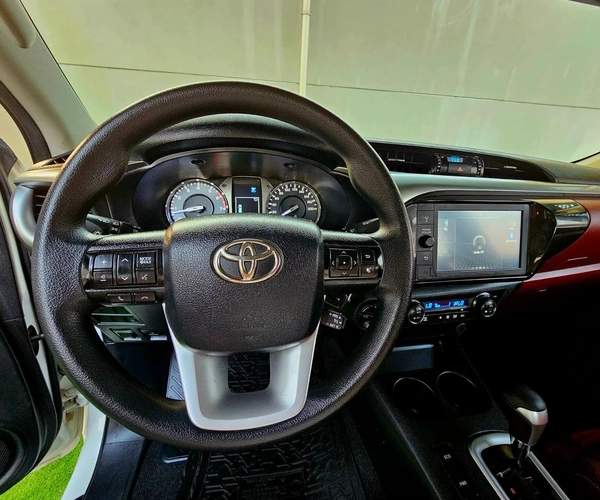 Toyota Hilux SR5/ AUTO GEAR/ AUTO WINDOW/ WIDE BODY/ CHROME BUMPER
