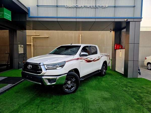 Toyota Hilux SR5/ AUTO GEAR/ AUTO WINDOW/ WIDE BODY/ CHROME BUMPER