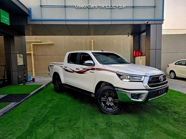 Toyota Hilux SR5/ AUTO GEAR/ AUTO WINDOW/ WIDE BODY/ CHROME BUMPER