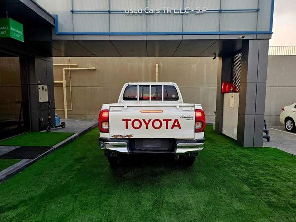 Toyota Hilux SR5/ AUTO GEAR/ AUTO WINDOW/ WIDE BODY/ CHROME BUMPER