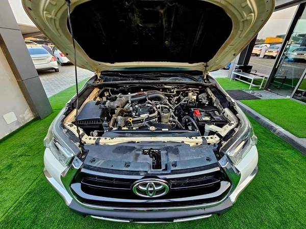 Toyota Hilux SR5/ AUTO GEAR/ AUTO WINDOW/ WIDE BODY/ CHROME BUMPER