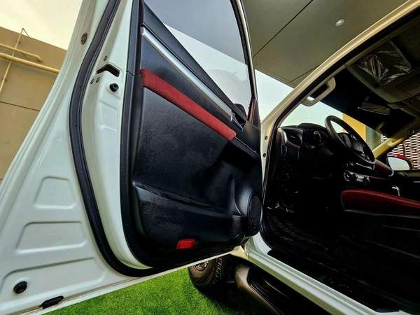 Toyota Hilux SR5/ AUTO GEAR/ AUTO WINDOW/ WIDE BODY/ CHROME BUMPER