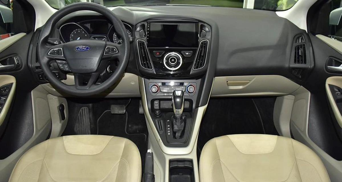 Ford Focus ( 2018 Model ) in Silver Color GCC Specs-12-12