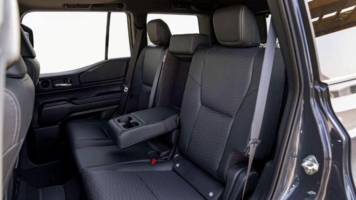 Toyota Prado (LHD) TOYOTA PRADO 250 WX+ LUXURY 2.4P AT MY205 - BLACK-12-12