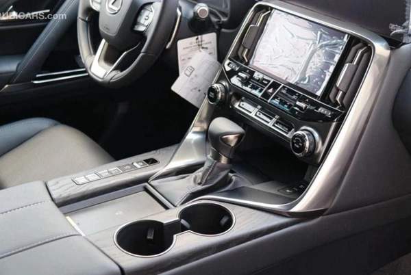 Lexus LX 600 Signature 3.5L ( CYL)