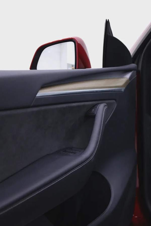 TESLA MODEL Y 2024 IN SPECIAL COMBINATION