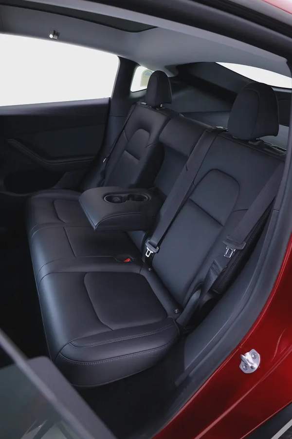 TESLA MODEL Y 2024 IN SPECIAL COMBINATION