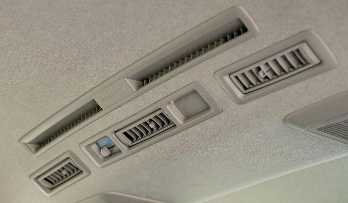 Toyota Hiace (LHD) TOYOTA HIACE STD 2.7P MT 15-SEATER MY2024 – WHITE-13-13