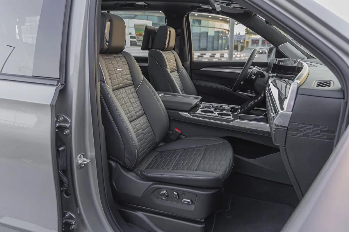 Cadillac Escalade | V | 2025 | GCC | Warranty available with Al Kendy + Service Contract include-17-17