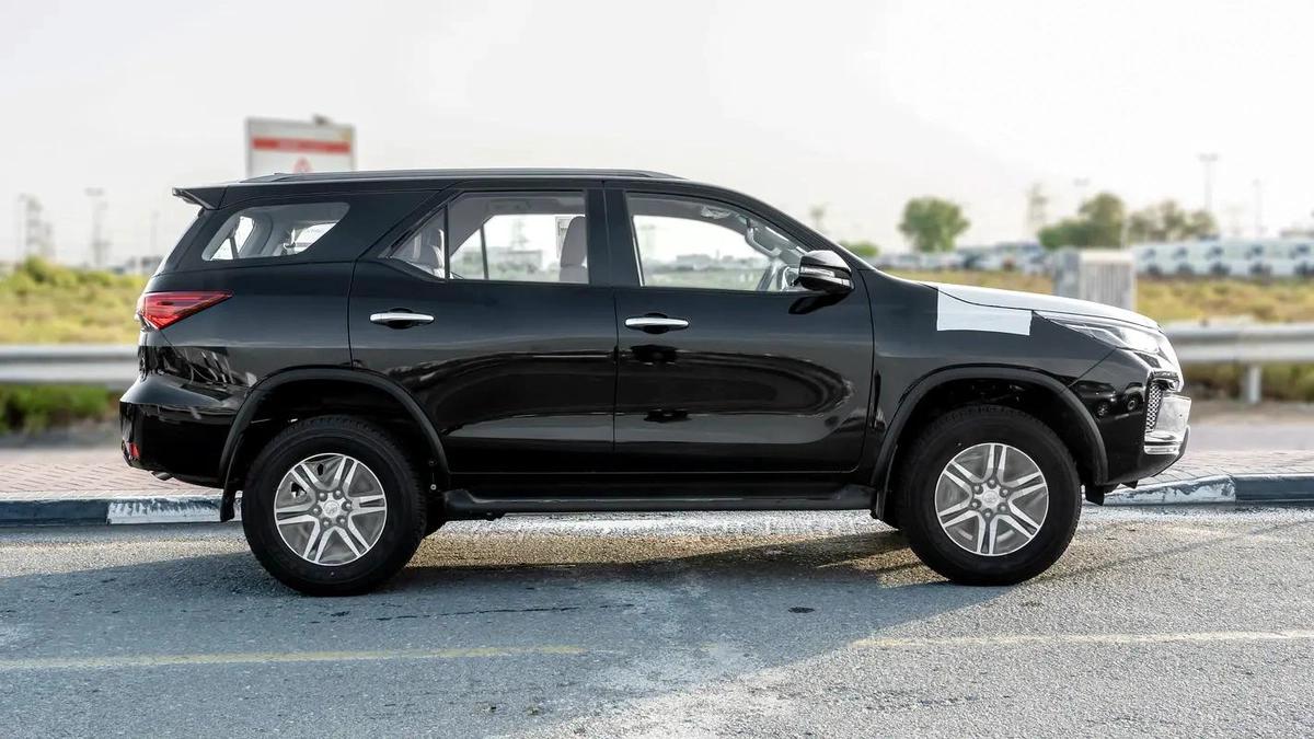 2026 Toyota Fortuner GX 2.4L AT Diesel (Black-Tan)-7-7