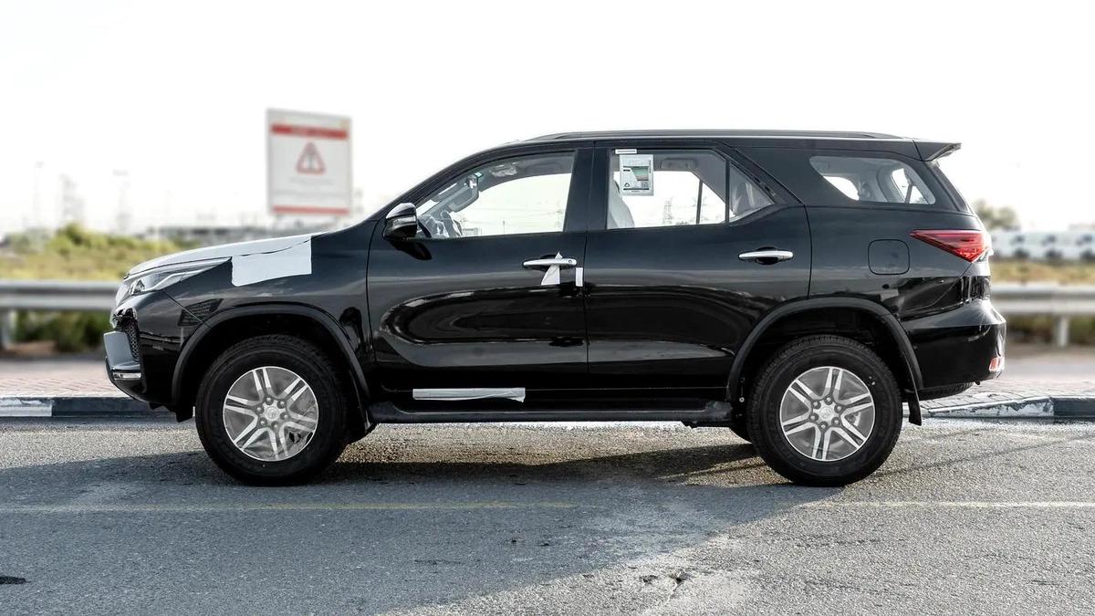 2026 Toyota Fortuner GX 2.4L AT Diesel (Black-Tan)-5-5