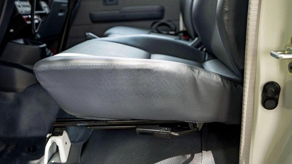 Toyota Land Cruiser 70 Toyota LC78 Hard Top Ambulance 4.2L V6 Diesel MT MY2025 for export only-14-14