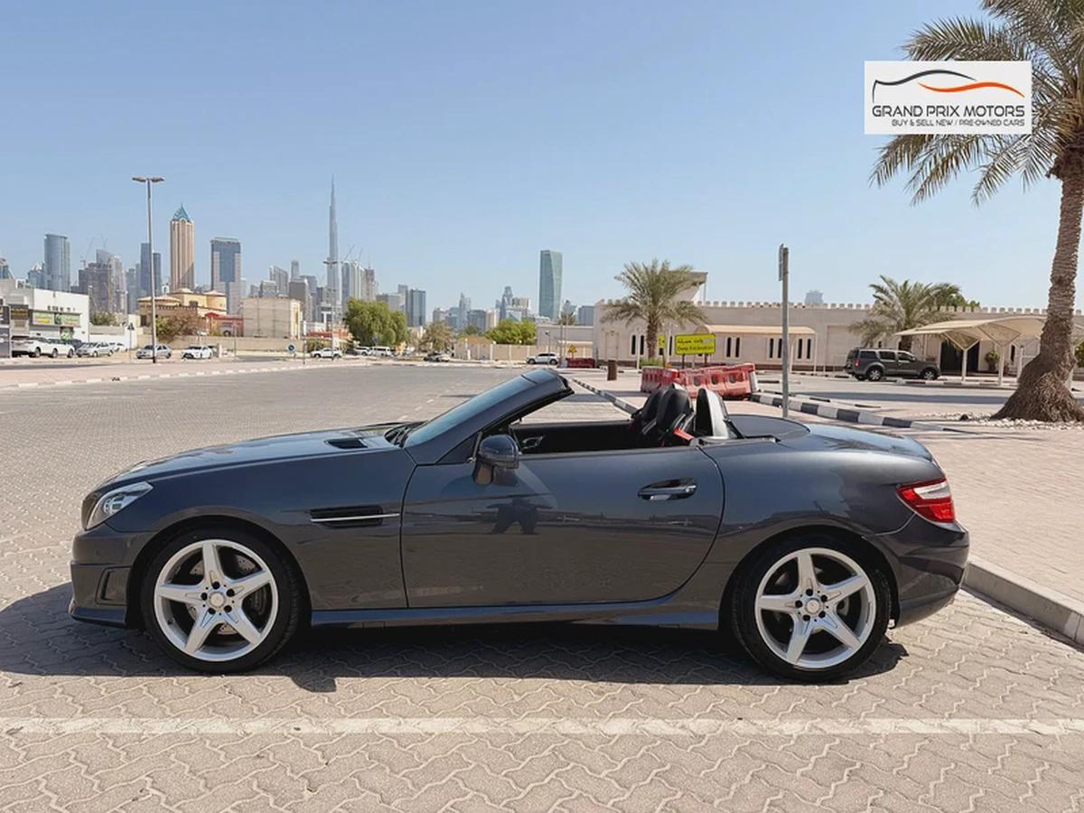 Mercedes Benz SLK200 Compressor Convertible 2015 Model GCC Specs In Perfect Condition-4-4