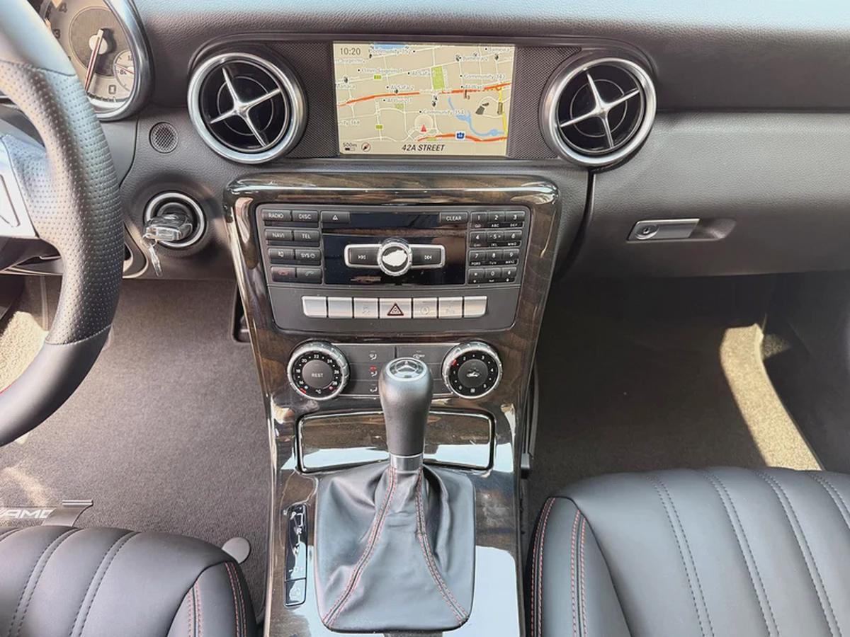 Mercedes Benz SLK200 Compressor Convertible 2015 Model GCC Specs In Perfect Condition-16-16