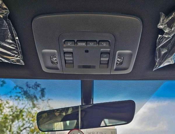 Toyota Camry E-PLUS HYBRID / 2.5L V4 PETROL / PUSH START / DVD+CAMERA / SUNROOF / (CODE # CPEA)