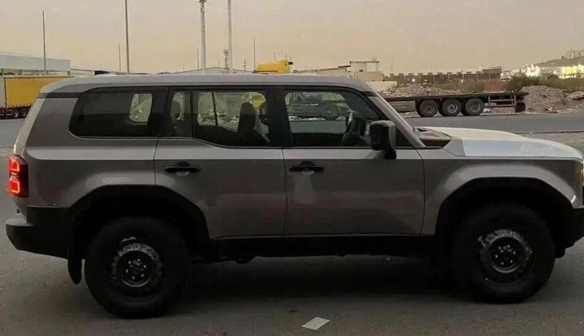Toyota Prado 2.4L PETROL 2024 GCC-2-2