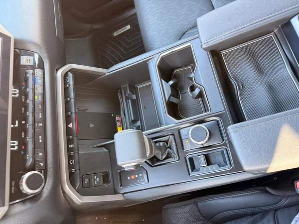 Toyota Tundra Limited edition// panoramic, 360 camera// full option 2025