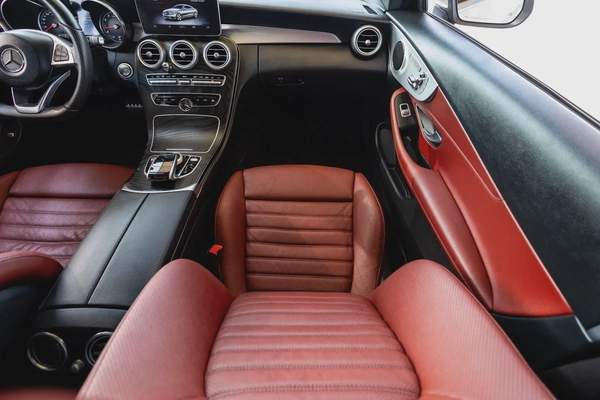 Mercedes-Benz C-Class 200