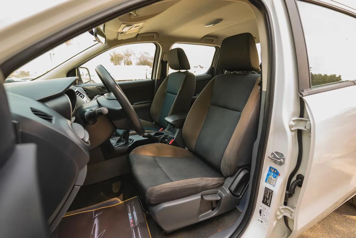 Mazda BT-50 | Double Cabin 4X2 | Manual | GCC Specs | Ref#M72436-8-8