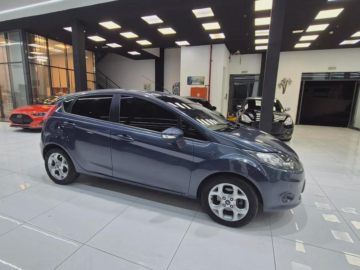 Ford Fiesta Gcc Mid option-2-2