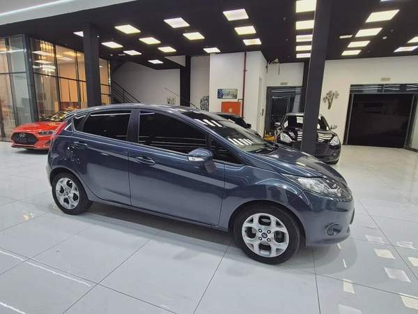 Ford Fiesta Gcc Mid option