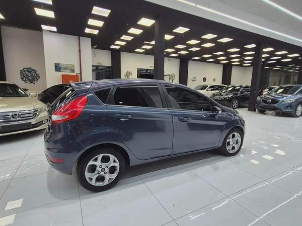 Ford Fiesta Gcc Mid option