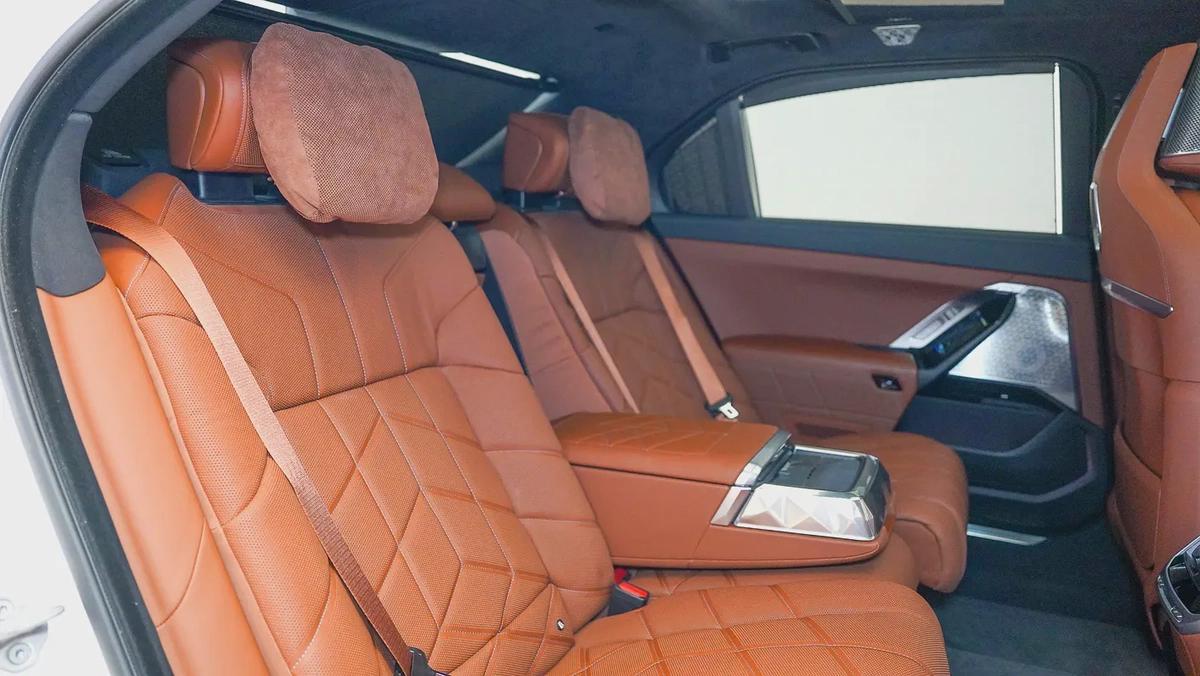 Special Offer | AED 4,660 PM | Warranty Service July 2028, High Option | 740LI M Sport Individual-7-7