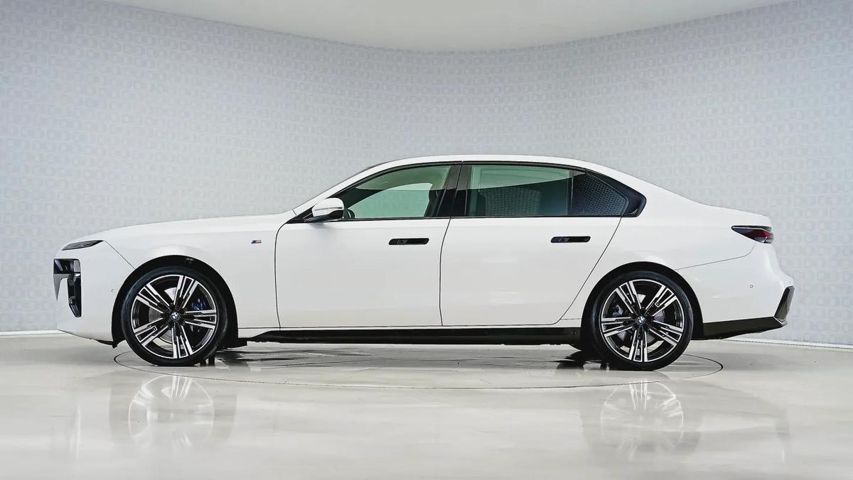 Special Offer | AED 4,660 PM | Warranty Service July 2028, High Option | 740LI M Sport Individual-11-11