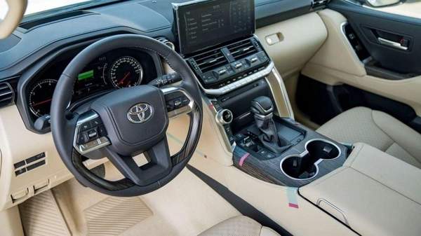 Toyota Land Cruiser LC300 VXR 3.3D AT MY2025 – WHITE