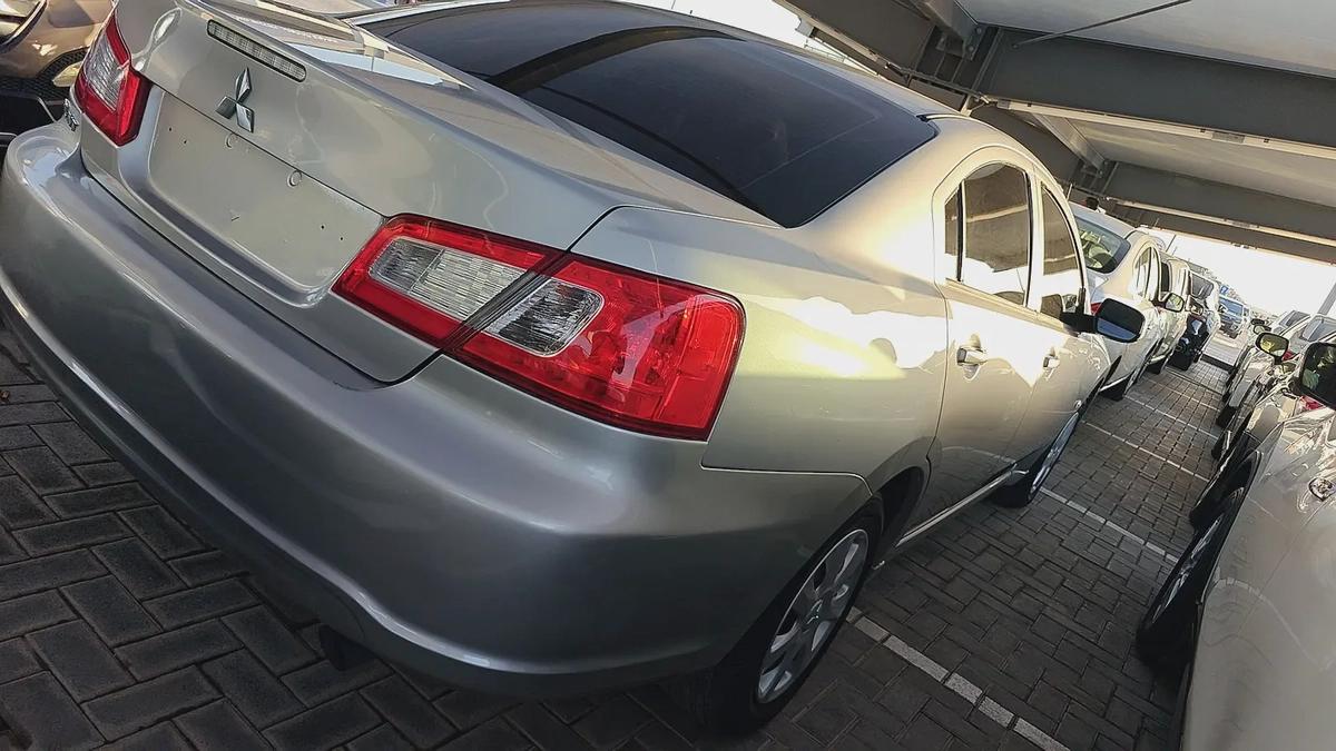 Mitsubishi Galant – GCC Spec Model: 2012 Mileage: 221,345 KMS Well-maintained GCC-spec sedan in good-4-4