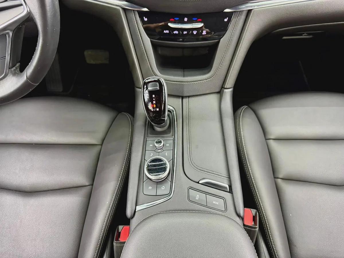 Cadillac XT5 2022 GCC specs for 120,000.00 AED-13-13