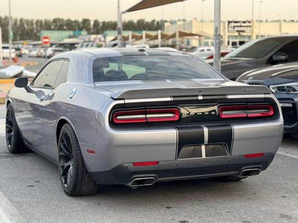 Dodge Challenger SRT 6.4L