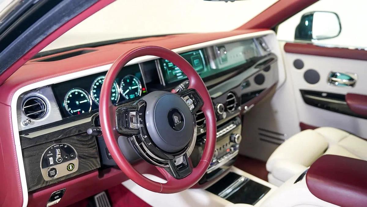 Rolls-Royce Phantom VIII-4-4